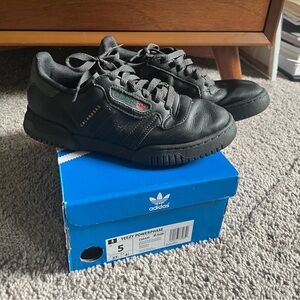 Adidas women Casablanca sneaker size 37.5